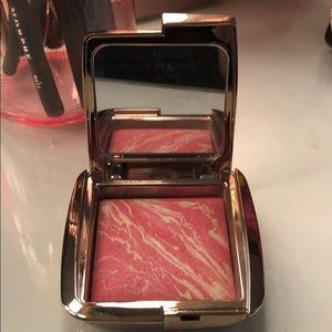 Hourglass ambient lighting blush